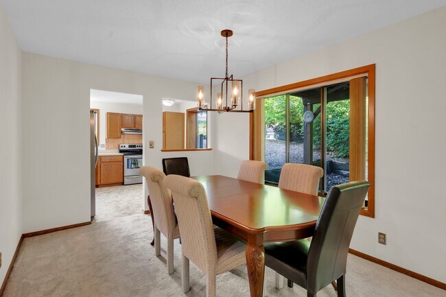 Building Photo - 3720 Timberline Dr NE