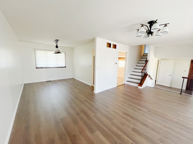 Building Photo - 504 Revere Ave