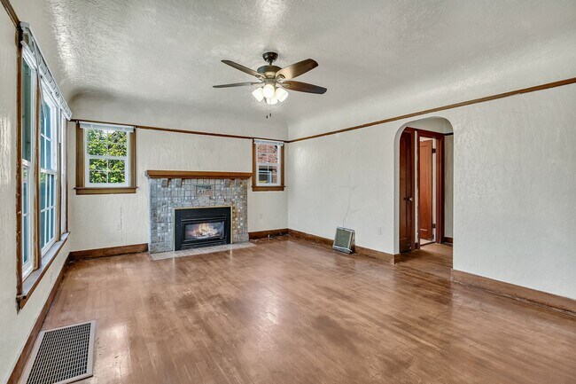 Building Photo - Charming 3 Bedroom Home in Bremerton
