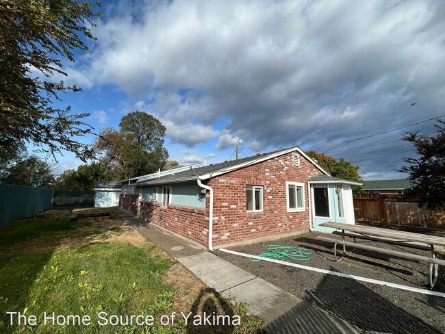 Building Photo - 3 br, 2 bath House - 2100 S 11th Avenue