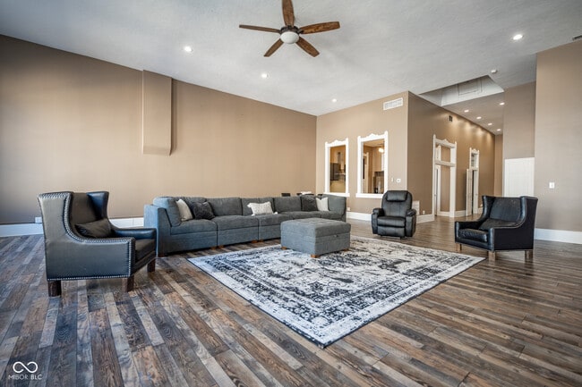 Foto del edificio - 12 E Washington St