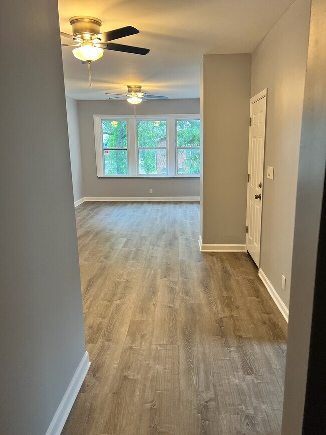 Building Photo - 659 West 43rd Place, Unit Second Floor