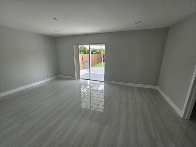 Photo - 4072 SW 51st St Apartment