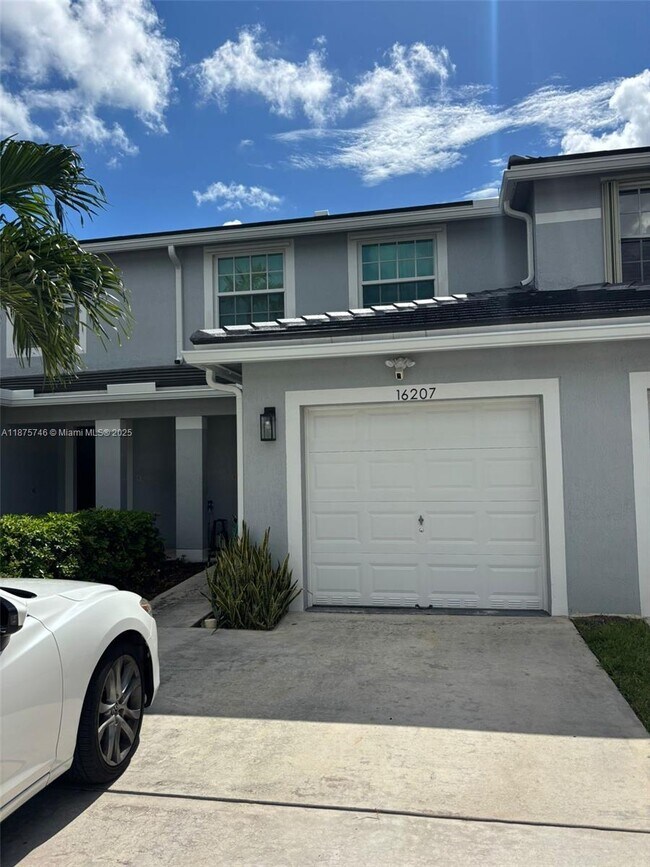 Foto del edificio - 16207 Sierra Palms Dr