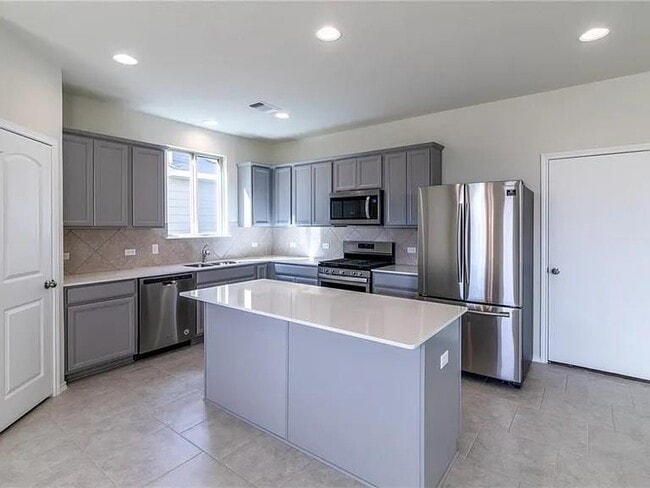 Building Photo - 1525 Cliffbrake Wy