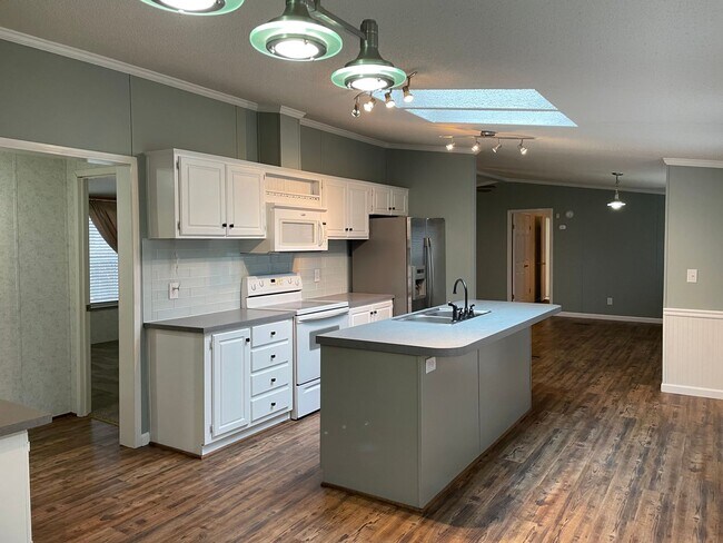 Foto del edificio - Updated Three Bedroom Two Bath Double Wide in Iron Station