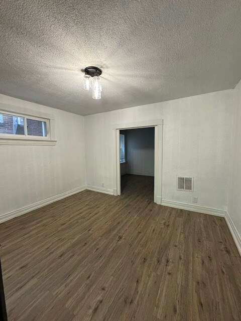 Living area - 3926 Utah St
