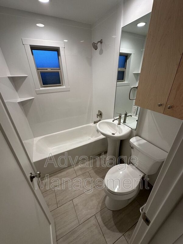 Foto del edificio - 469 E Elm St