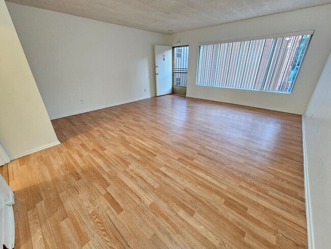 Foto del edificio - 1 bed /1 bath Downtown Long Beach