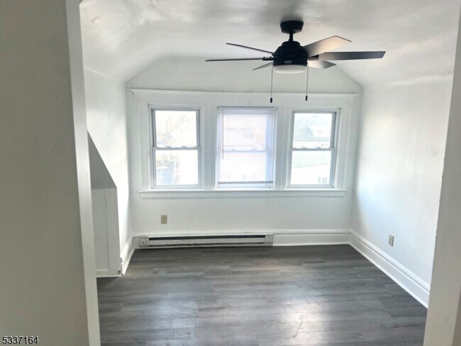 Building Photo - 10 Noll Pl