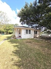 Building Photo - 101 Azalea Ave