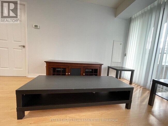 Photo du bâtiment - 35 Hollywood Ave