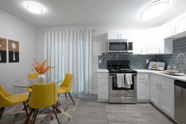 Foto del edificio - Spanish Lake Townhomes