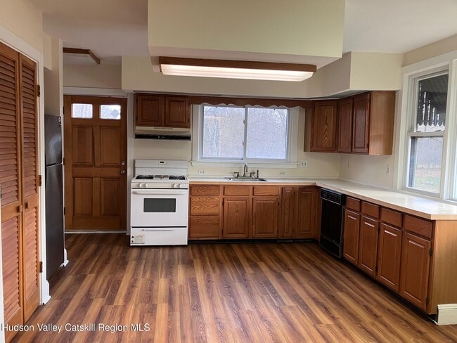 Building Photo - 274 N Rd