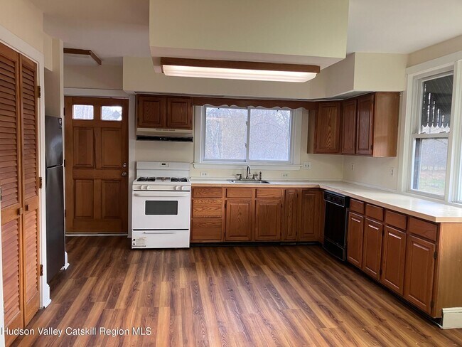 Foto del edificio - 274 N Rd