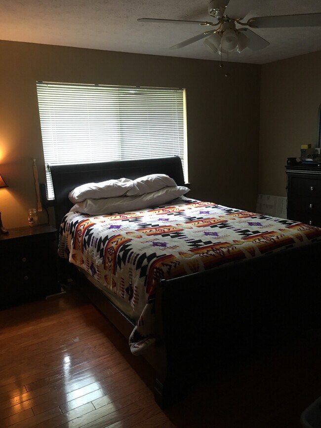 Foto del edificio - 1211 Bald Ridge Marina Rd