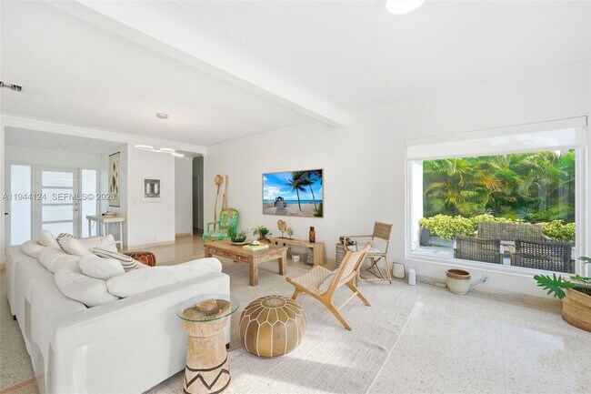 Foto del edificio - 950 S Shore Dr