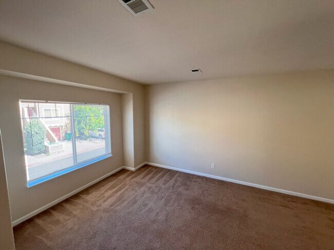Foto del edificio - North Reno/UNR: Two Bedroom Townhome