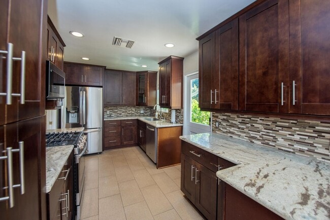 Foto del edificio - 20092 Bayview Ave