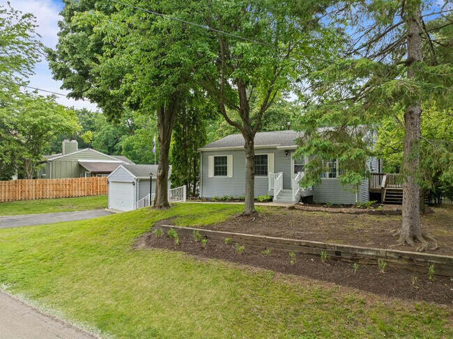 Foto del edificio - 438 Sylvan Dr