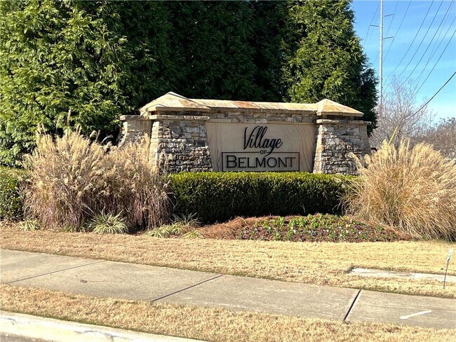 Building Photo - 557 Mirrormont Dr