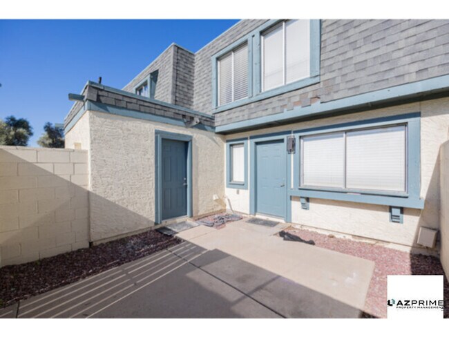 Foto del edificio - Beautifully Maintained 2/1 Phoenix Townhou...