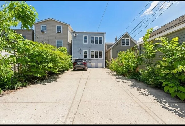 Building Photo - 4212 N Kimball Ave