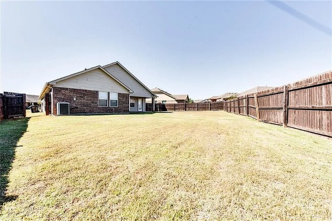 Building Photo - 18425 Abierto Dr