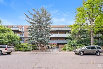 Building Photo - 2500 S York St