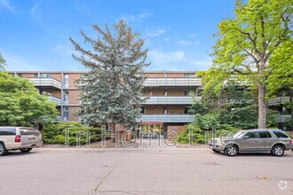 Building Photo - 2500 S York St