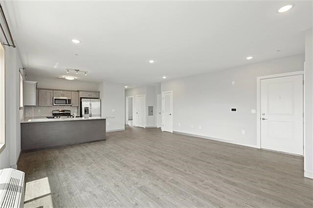 Building Photo - 576 56th St