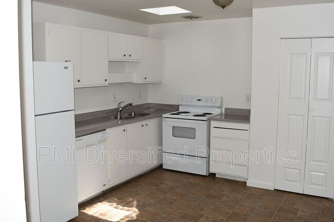 Building Photo - 1041 Baywood Dr