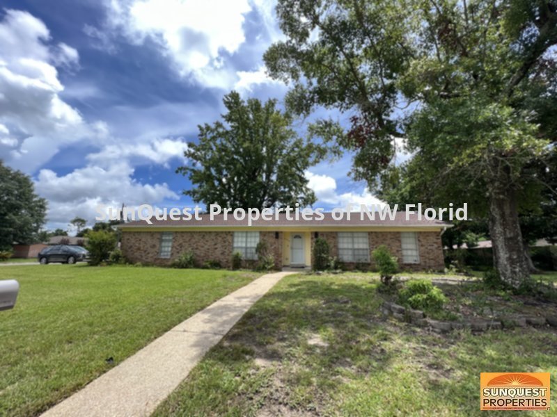 Foto principal - 3/2 All brick and very spacious home