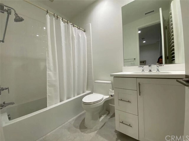 Building Photo - 151 Summerland