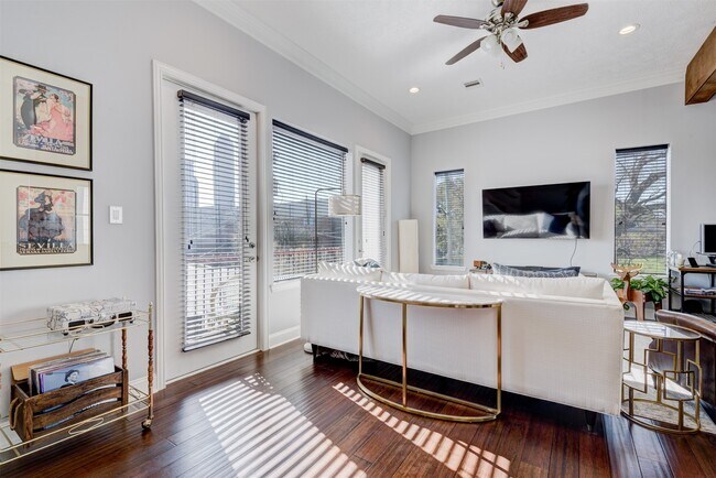 Foto del edificio - 1124 W Dallas St