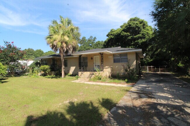 Foto del edificio - Updated 2BD/1BA Duplex in NE Pensacola