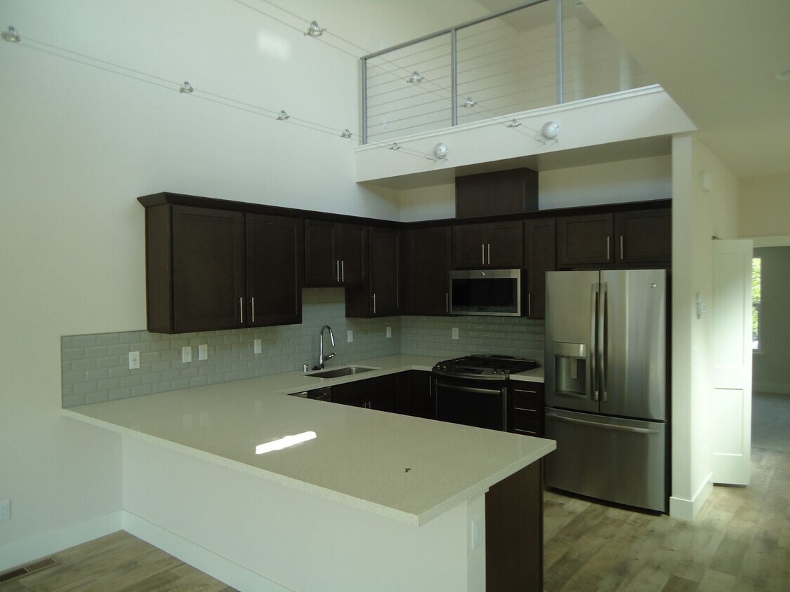 Primary Photo - Midtown luxury! 2 bed/2 bath/1 car garage ...
