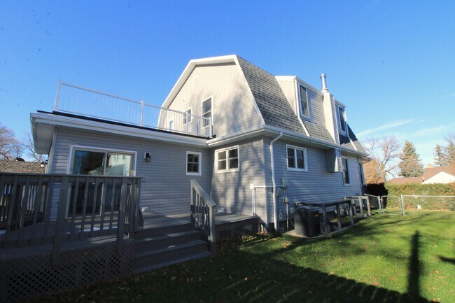 Building Photo - 208 7th Ave SE