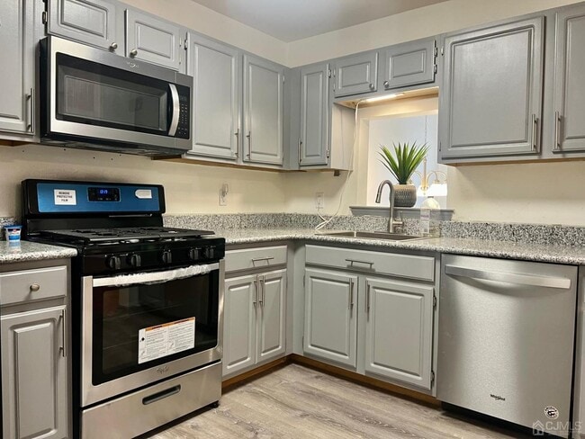 Building Photo - 387 Lackland Ave