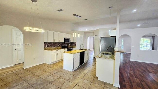 Building Photo - 3085 Mandolin Dr