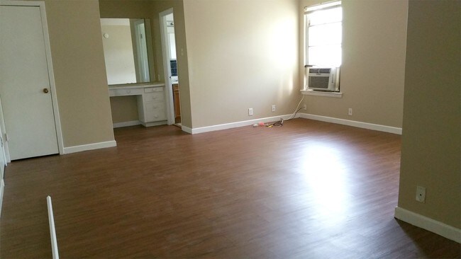 Foto del edificio - 523 S Travis St