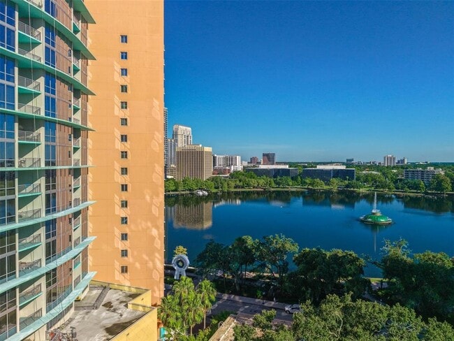 Foto del edificio - 322 E Central Blvd