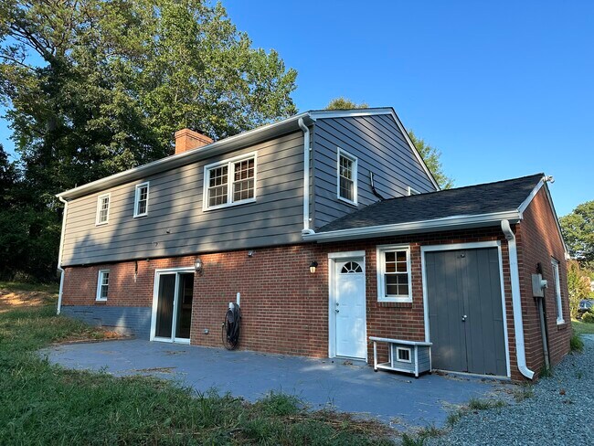 Building Photo - 308 Brentwood Rd