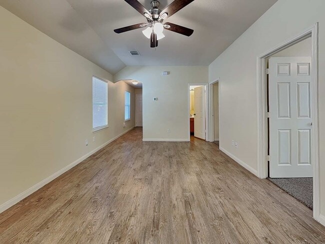 Foto del edificio - 6347 Austinville Dr