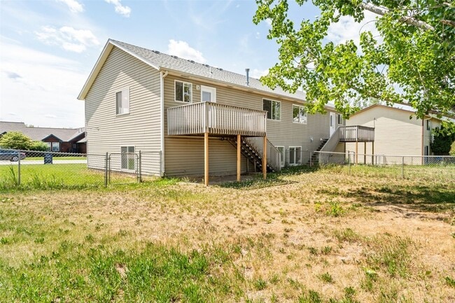 Building Photo - 813