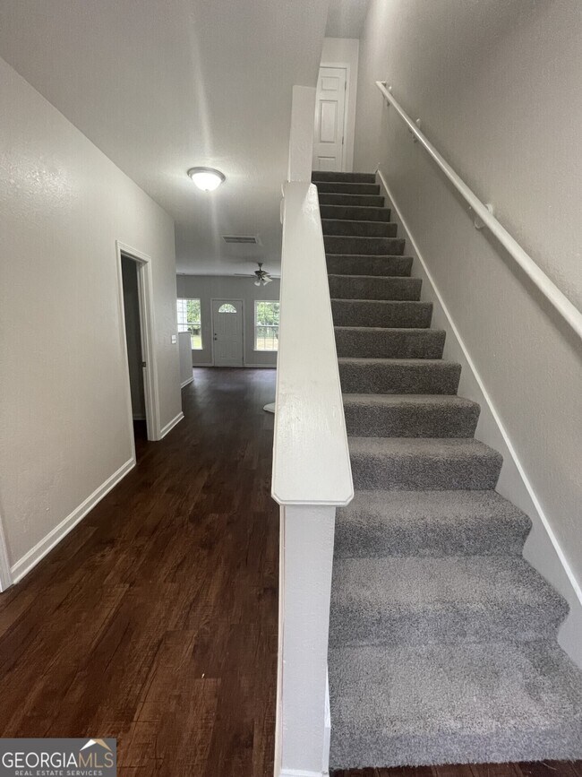 Foto del edificio - 387 Brookview Dr