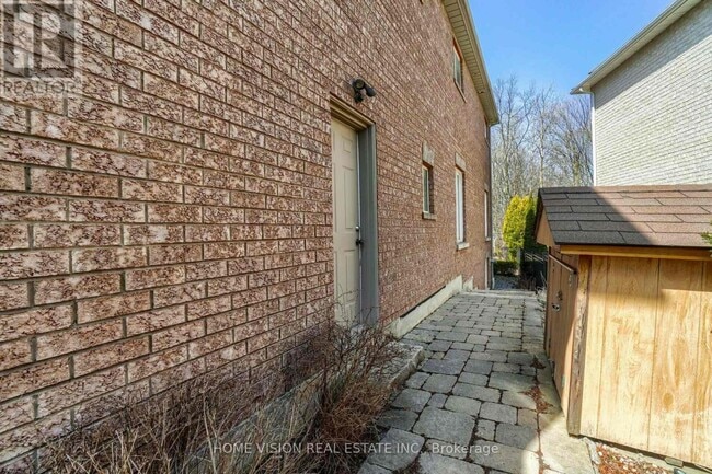Building Photo - 24 Sandbanks Dr