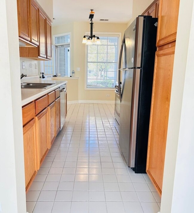 Building Photo - 988 Sheridan Cir