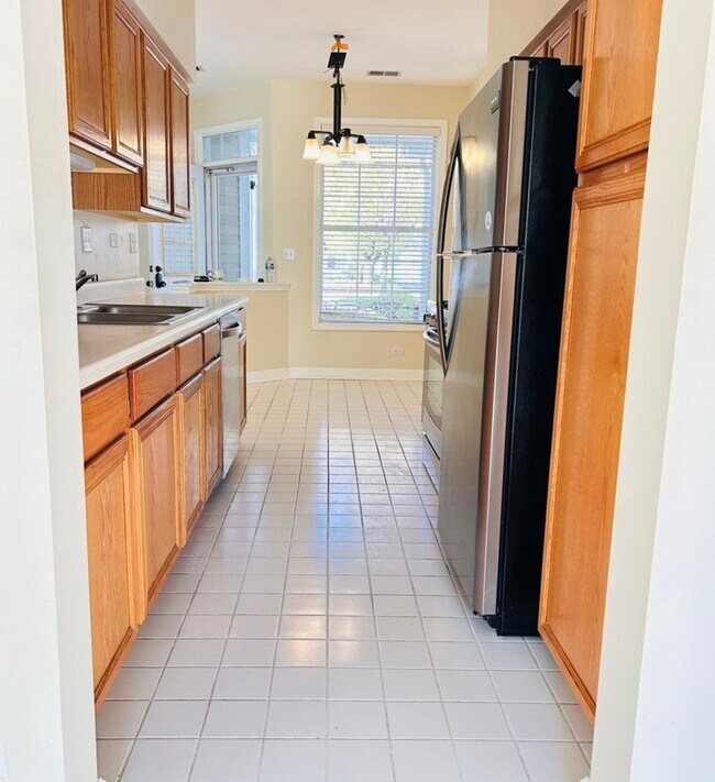 Foto del edificio - 988 Sheridan Cir