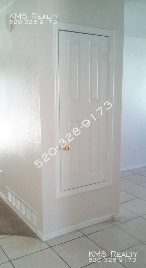 Building Photo - 1346 S Lynx Dr